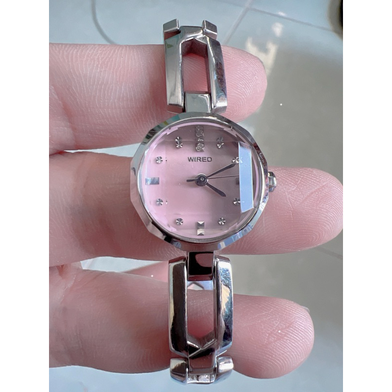 đồng hồ nữ hiệu wired quartz