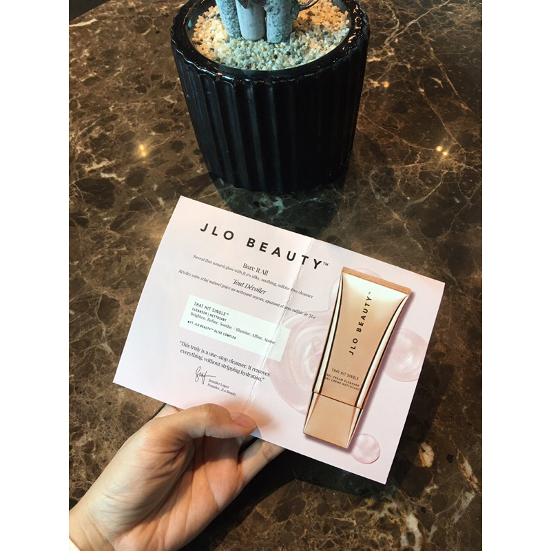 SAMPLE mẫu thử Sữa rửa mặt JLo Beauty That Hit Single® 2ml
