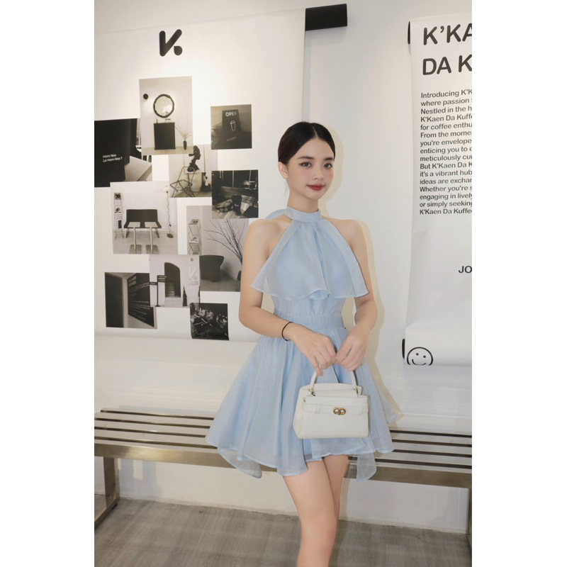 Đầm yếm xanh xoè hở lưng phối bèo