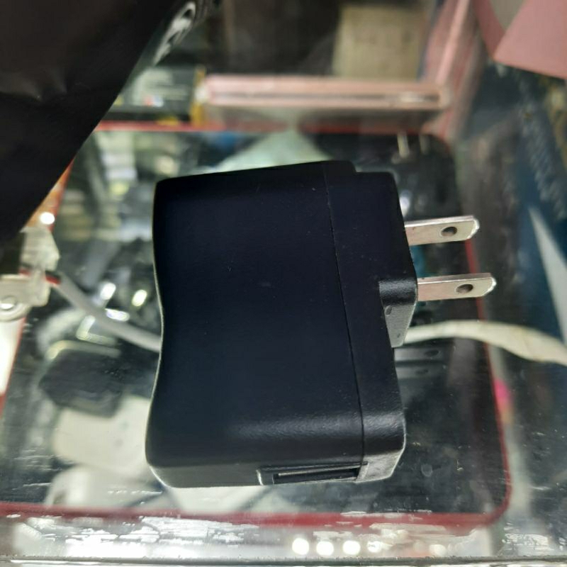Củ sạc đen 5V/1A cổng USB có đèn báo ADAPTER