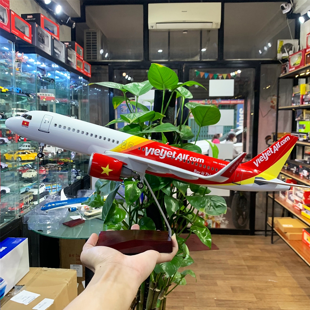 Mô hình máy bay VietJet Air Airbus A320 dài 47cm có đèn (cáp sạc)