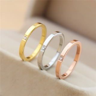 Nhẫn titanium đính viên đá nhỏ lấp lánh không gỉ và sáng sang trọng