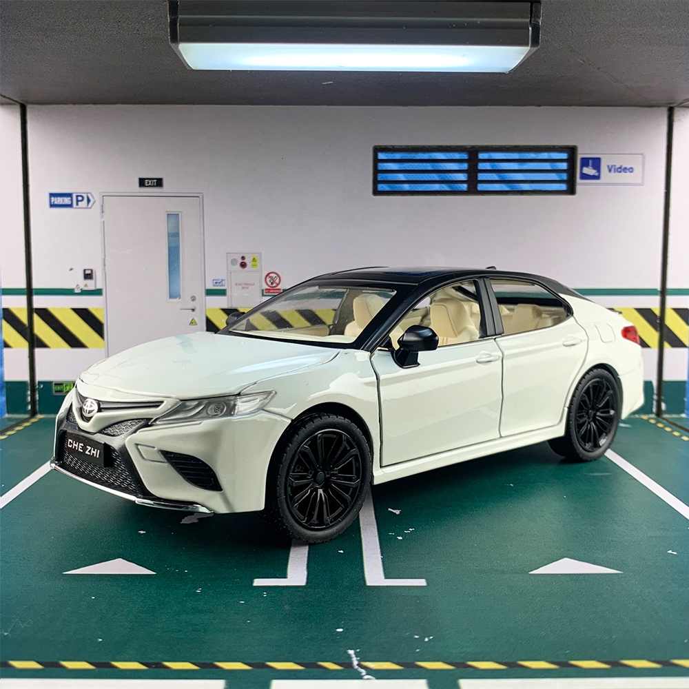 Mô hình xe Toyota Camry 2019 có đèn và âm thanh tỉ lệ 1:24