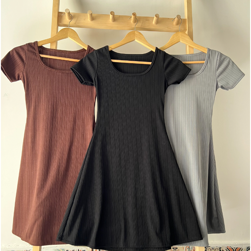 Đầm body nữ tay ngắn cổ vuông, váy nữ dáng ngắn xoè A chất gân thái mềm mịn co dãn ôm body tôn dáng HV399 | BigBuy360 - bigbuy360.vn