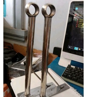 Bộ combo 2 bass inox xỏ ống tròn o22mm/o25m/o32mm , bắt tường ra 30cm , có chống ke chắc chắn .