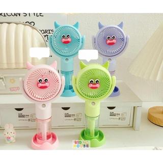Quạt phun sương cầm tay mini, Quạt mini cầm tay, quạt tích điện để bàn nhỏ gọn nhiều màu sắc xinh xắn