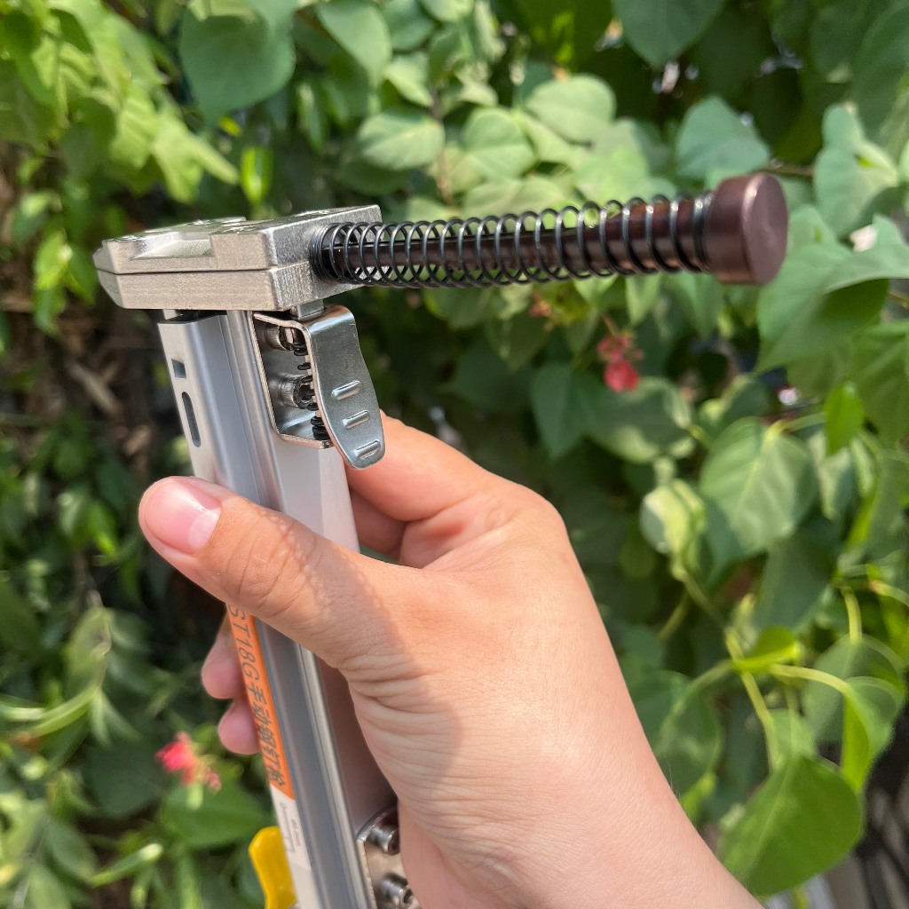 Dụng cụ đóng đinh ST18G- Dụng cụ hỗ trợ đóng đinh bê tông liên hoàn tự động ,chuyên dụng đóng đinh bê tông,nẹp điện