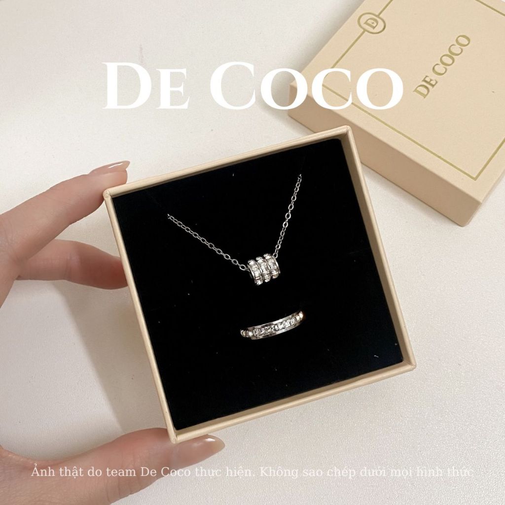 Bộ trang sức vòng cổ và nhẫn nữ De Coco Embrace titan không đen gỉ đính đá vòng quanh (kèm Túi giấy + Hộp + Thiệp)