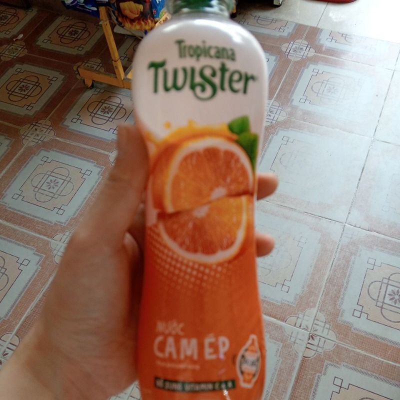 Nước cam ép twister nhãn hiệu Tropicana chai 450ml