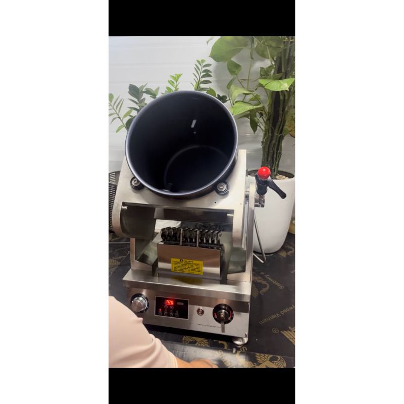 Máy chiên xào tự động ,dùng để chiên cơm , xào rau ...vv có sẵn hàng tại sài gòn và hà nội.