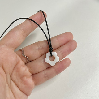 Dây chuyền dây rút hoa nhỏ xà cừ - Meitini World
