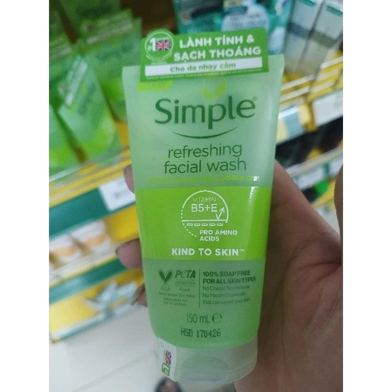 Sữa rửa mặt Simple 150ml cho da nhạy cảm