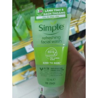 Sữa rửa mặt Simple 150ml cho da nhạy cảm
