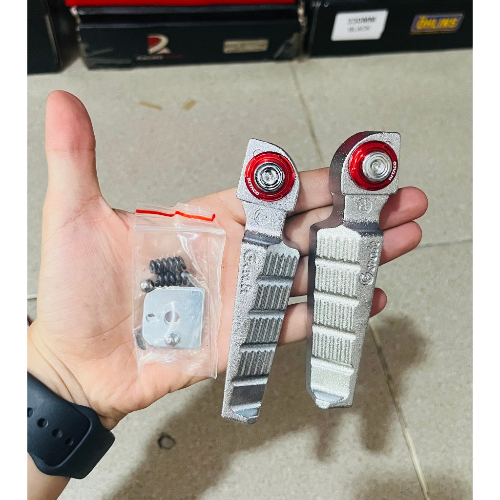 Gác chân sau takegawa tặng kèm ốc salaya, long đền cho các dòng xe