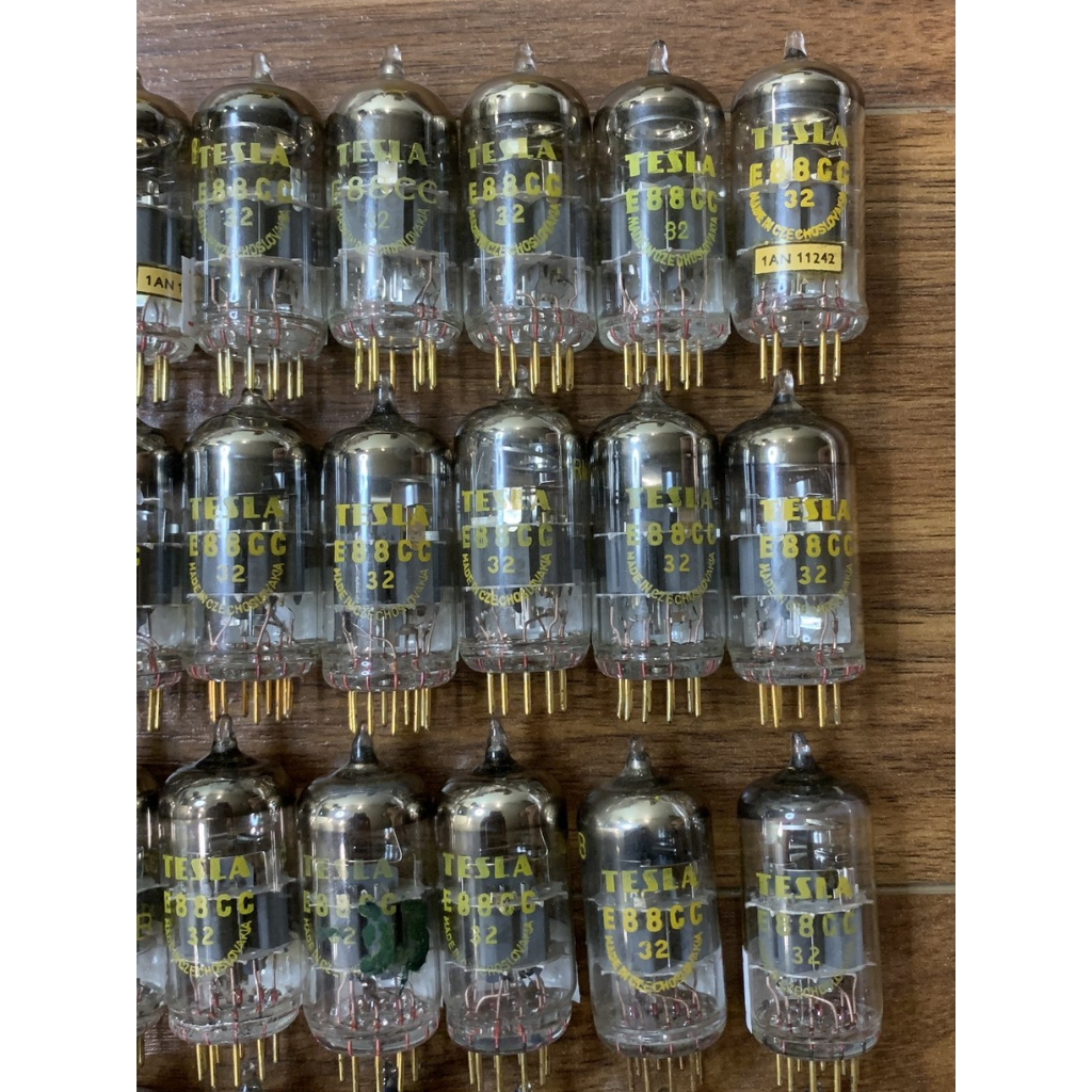 Bóng đèn E88cc/Ecc88/ 6DJ8/ 6922 – Tesla – Chân vàng – Phiến hộp