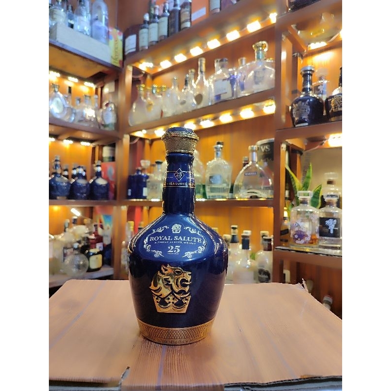 Vỏ chai rượu ngoại CHIVAS 25 SỨ, nút pha lê