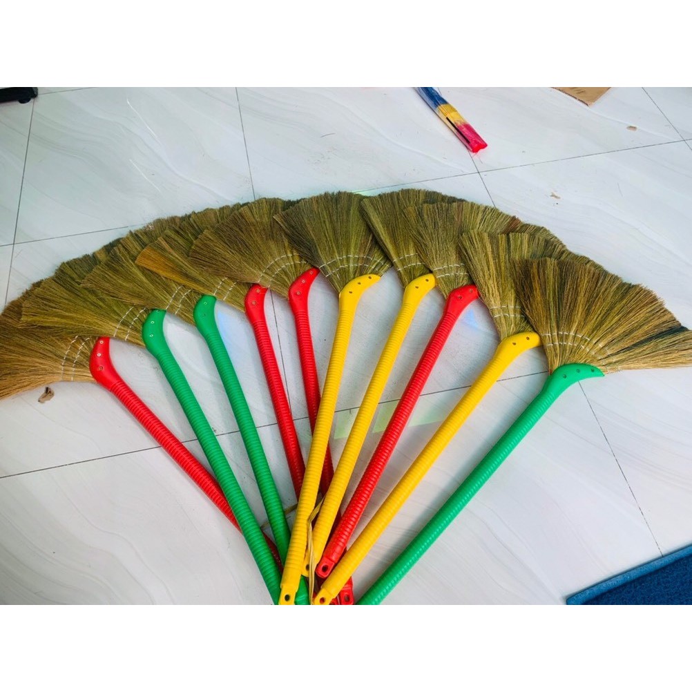 Chổi cỏ cán nhựa