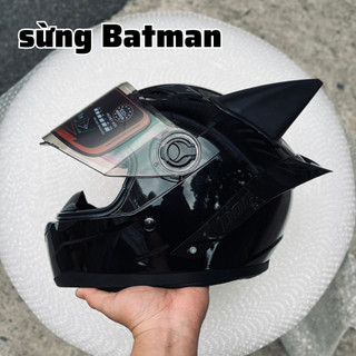 Mũ bảo hiểm AGU tặng sừng Batman và đuôi gió sẵn túi đựng nón