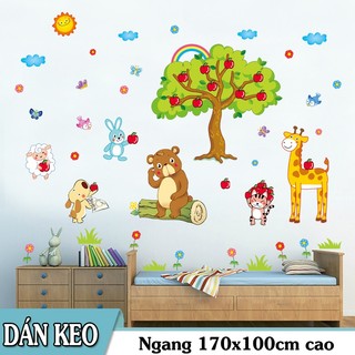 Decal trang trí Cây Táo lớn và thú nhộn nhịp cho trẻ