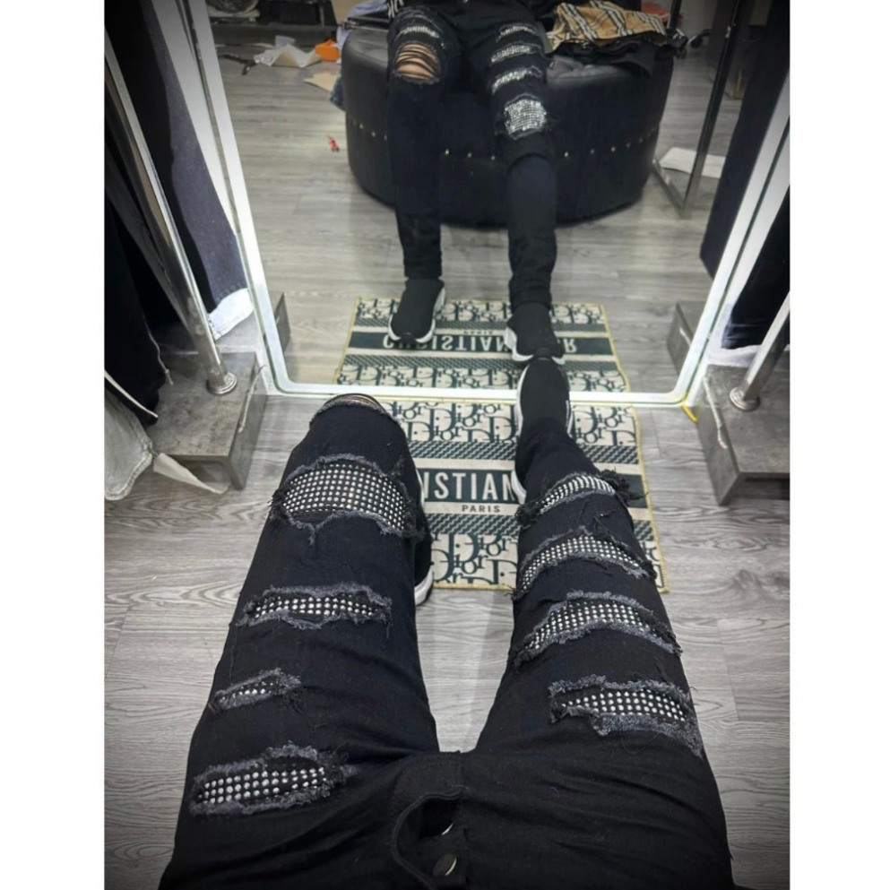 Quần jean dài nam chất denim Quảng Châu màu đen bốn cúc rách vá đính đá y hình form skinny co dãn HH STORE