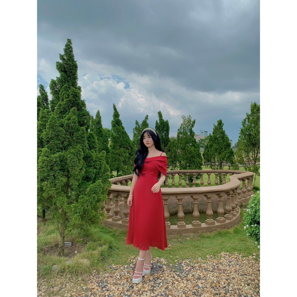 Đầm Lụa Rita 2 Dây, Đầm Dáng Dài Tiểu Thư Trễ Vai Có Mút Ngực 2 Màu Đen, Đỏ - 3 Size S M L - Mihy [H