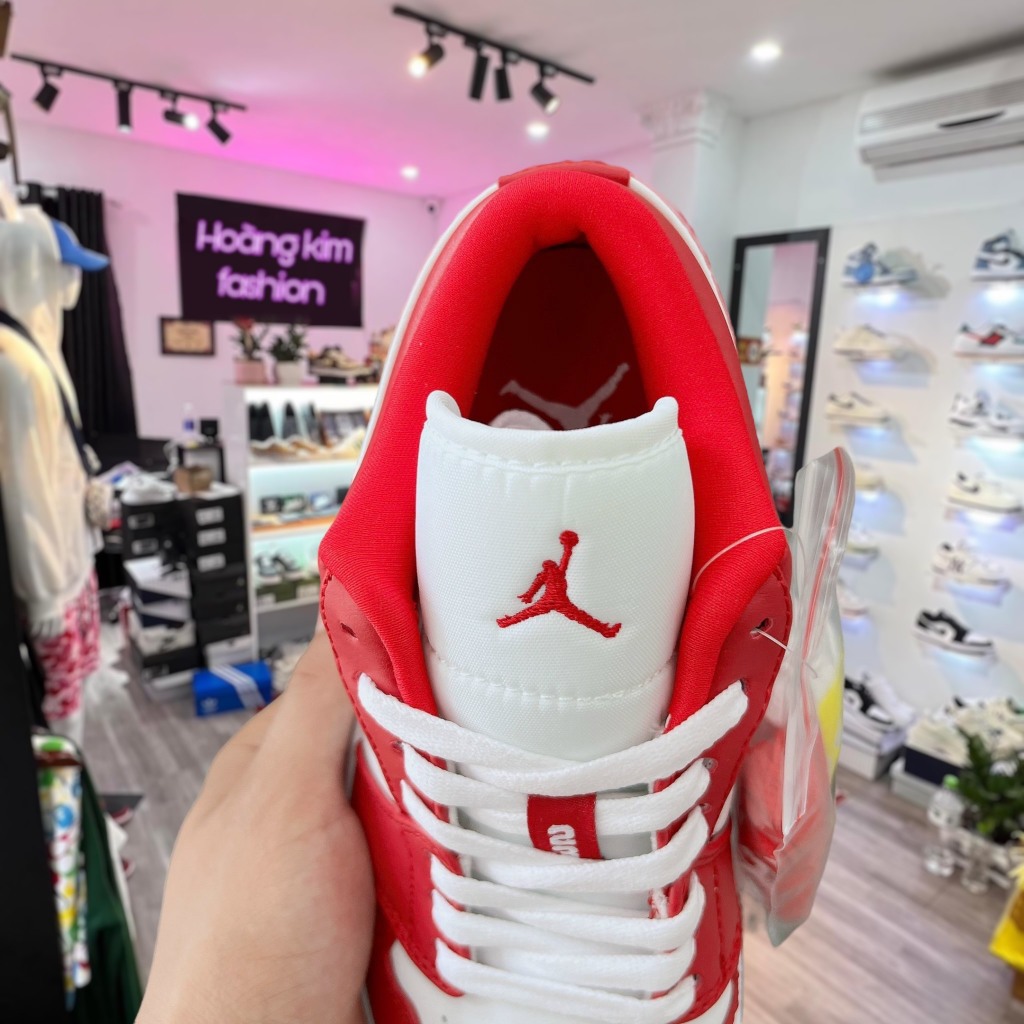 Giày 𝐉𝐨𝐫𝐝𝐚𝐧 Đỏ Trắng 𝐜ổ 𝐭𝐡ấ𝐩 Nam Nữ, Giày Sneaker JD1 Đỏ Trắng Cổ Thấp Thời Trang Cao Cấp Hottrend 2022 | BigBuy360 - bigbuy360.vn