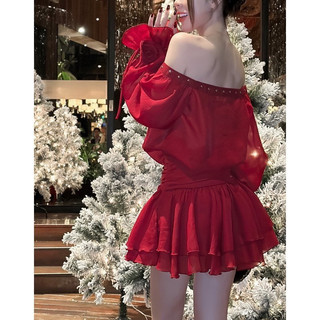 Đầm đỏ nhún eo trễ vai đan dây ngực😻