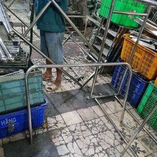 Vòng treo đồ , treo màn , vòng thử đồ chữ U loại tốt ra từ tường 70cm , đáy 95cm . Hàn bass dày , bản to , ốc vít inox
