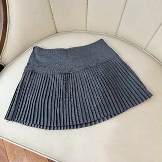 Chân váy xếp li nhỏ cạp cao
