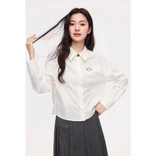 Z229 Áo sơ mi trắng đính khuy trái tim