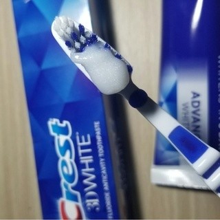 Kem Đánh Răng Crest 3D White Advanced Triple Whitening