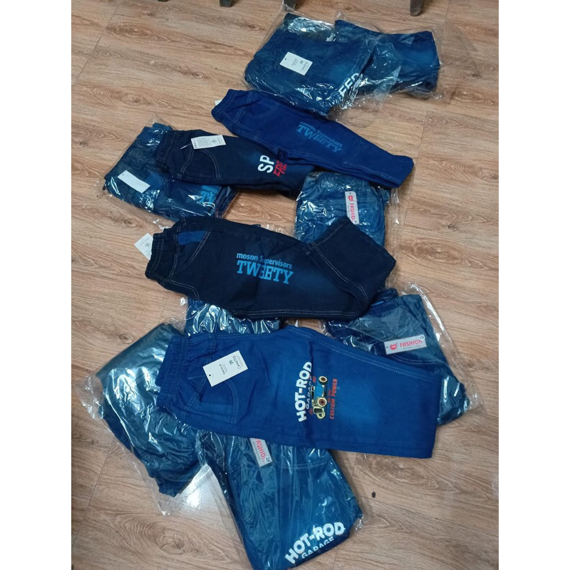 quần bò trẻ em 100k 3 cái