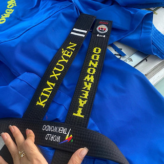 Đai Taekwondo Thêu Tên ( 1 đầu thêu tên theo yêu cầu + 1 đầu thêu CHỮ TAEKWONDO )