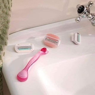 Set 2 dao cạo Venus có đầu bơ dưỡng