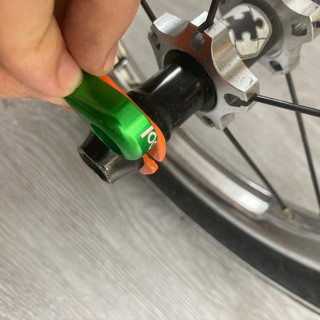 Ốc giọt nước gắn bánh xe