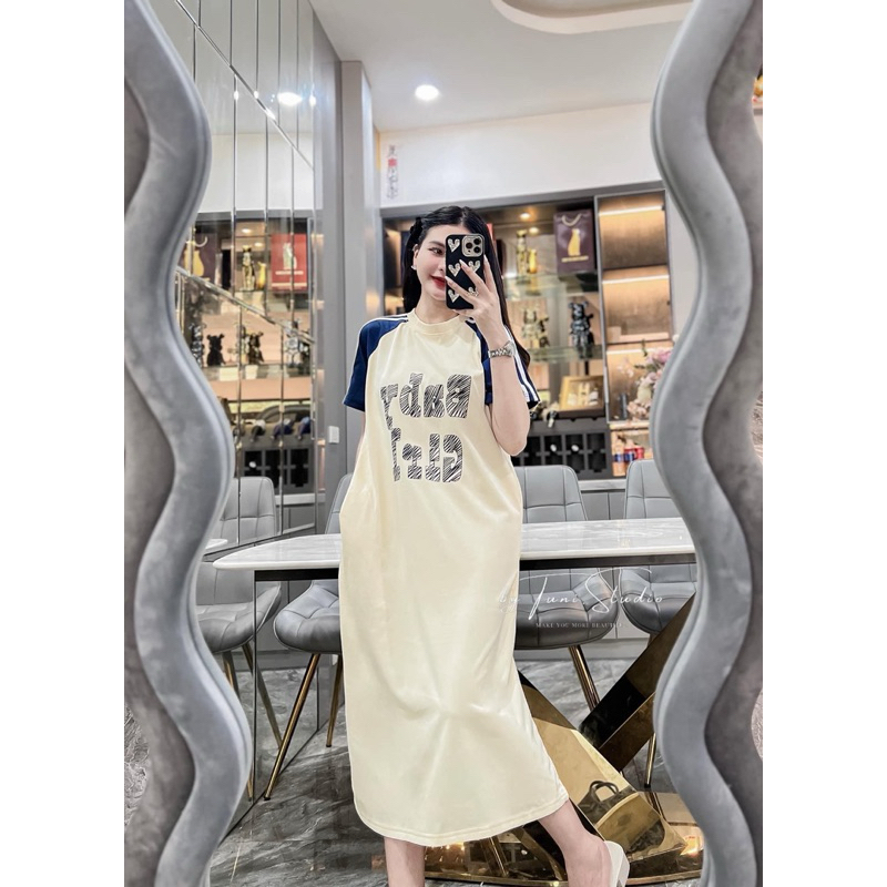 Váy đuôi bèo cổ thêu sm