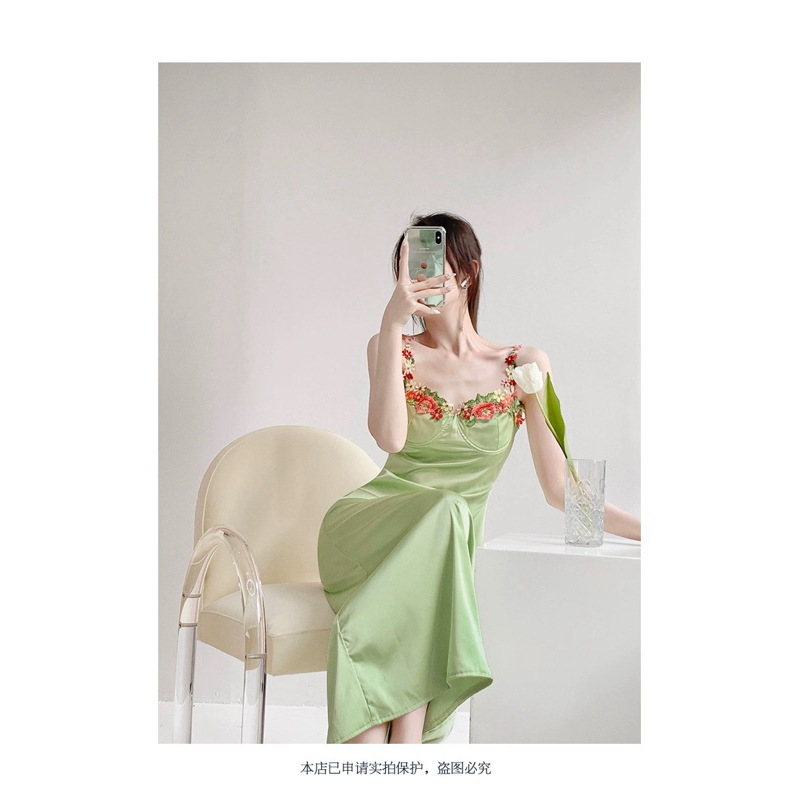 đầm phi lụa hai dây đính hoa