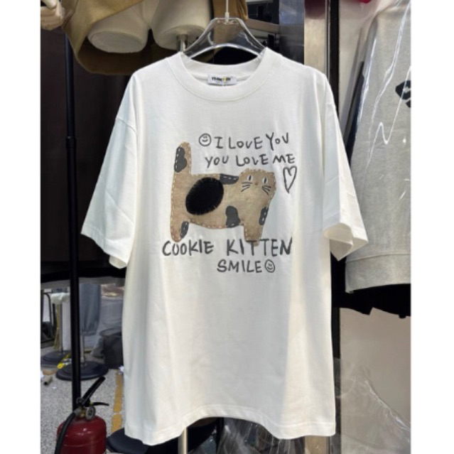 Áo thun cotton full tag mác qc, form oversz cổ bo zip (ảnh shop chụp) ( In Mèo)