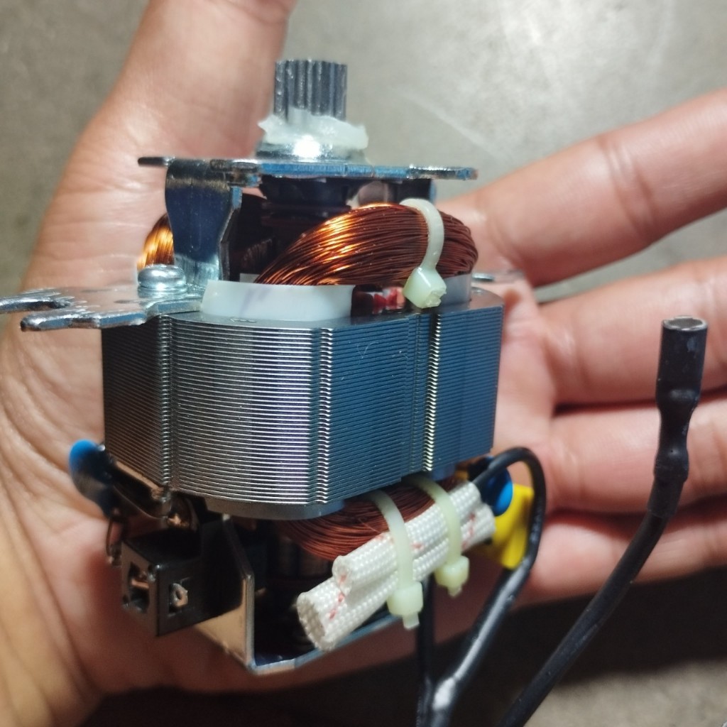 Motor Máy xay thịt Delites LH101B