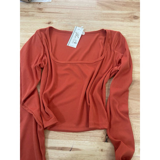 Áo thun nữ cổ vuông tay dài croptop
