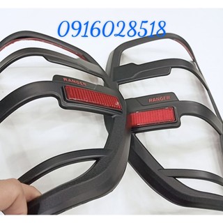 Ốp trang trí đèn hậu Ford Ranger 2013-2020 đen bóng loại đẹp