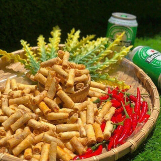 Chả giò tôm sấy giòn cay mini kèm tương ớt ăn liền, lon pet 300gr