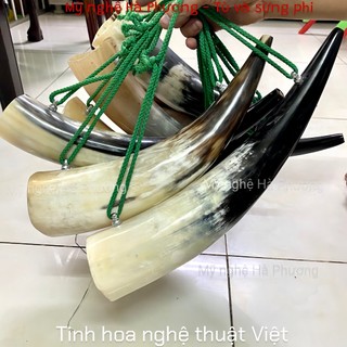 Kèn sừng, to thổi nhẹ, âm vang, dùng cổ vũ bóng đá