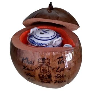 Bộ bình ủ trà trái dừa khắc câu đối, bình trà 0,4 - 0,9 lít, sản phẩm sản xuất thủ công tại Bến Tre