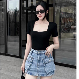 Áo phông cổ vuông basic form ôm gọn