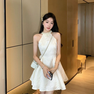 Đầm trắng cổ yếm xinh xoè đầm tiệc xinh đầm xinh