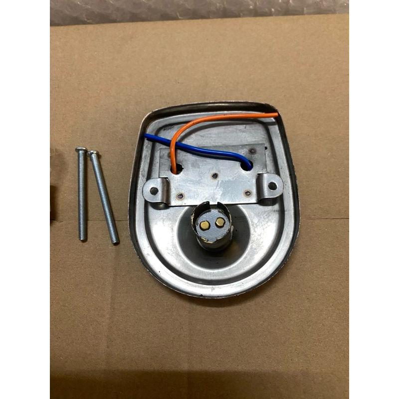 Đèn hậu xe cub 81 đế inox chụp dày đẹp