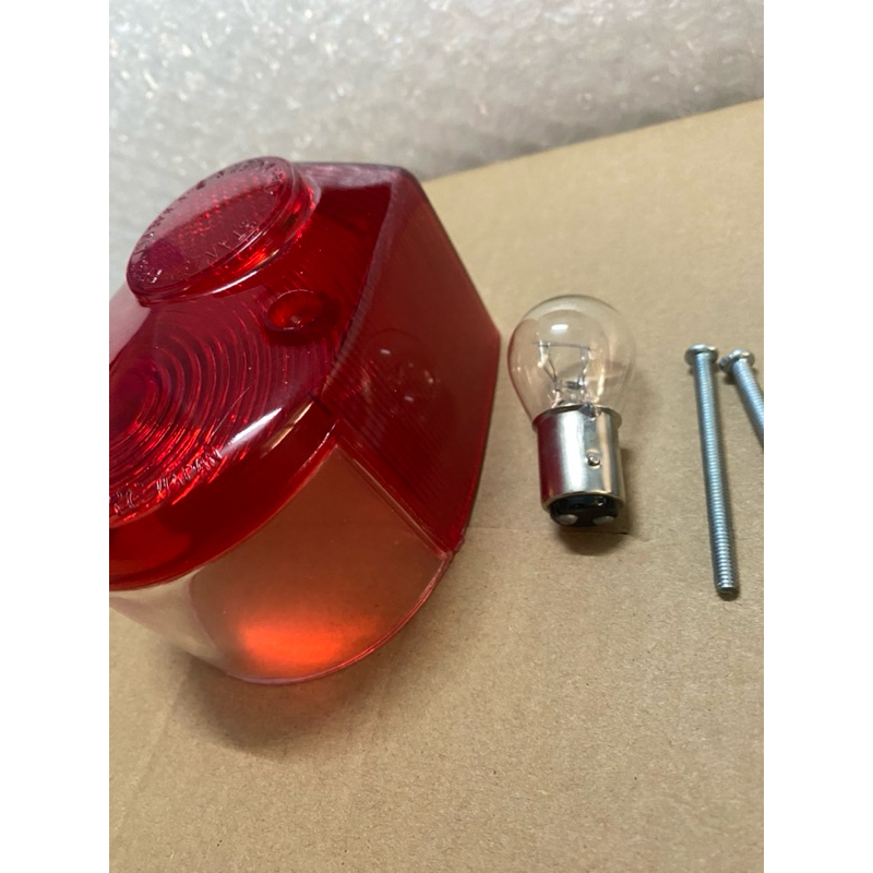 Đèn hậu xe cub 81 đế inox chụp dày đẹp
