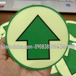Biển dạ quang hình tròn mũi tên chỉ dẫn lối thoát hiểm exit