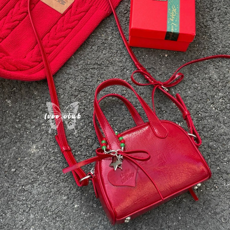 Túi Crying Center boston mini đỏ (tặng kèm charms)